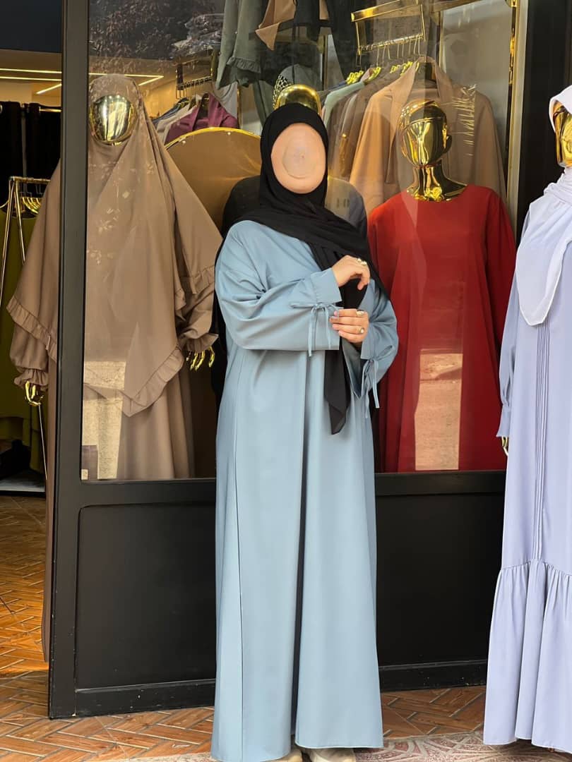 DIVERS VETEMENTS POUR FEMMES