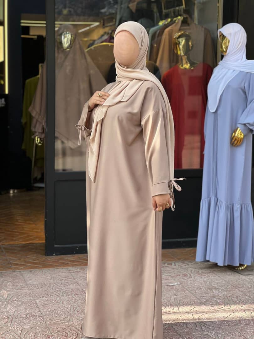 DIVERS VETEMENTS POUR FEMMES