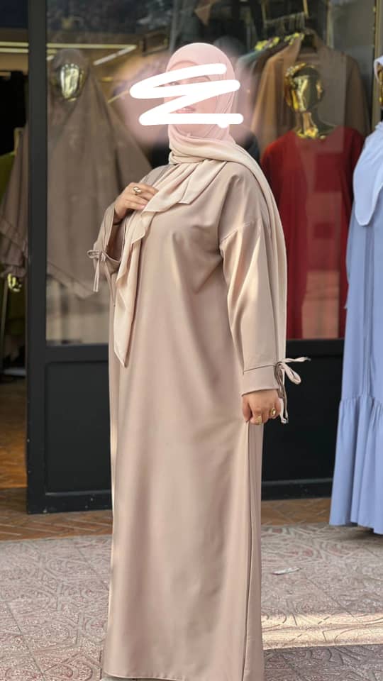 DIVERS VETEMENTS POUR FEMMES